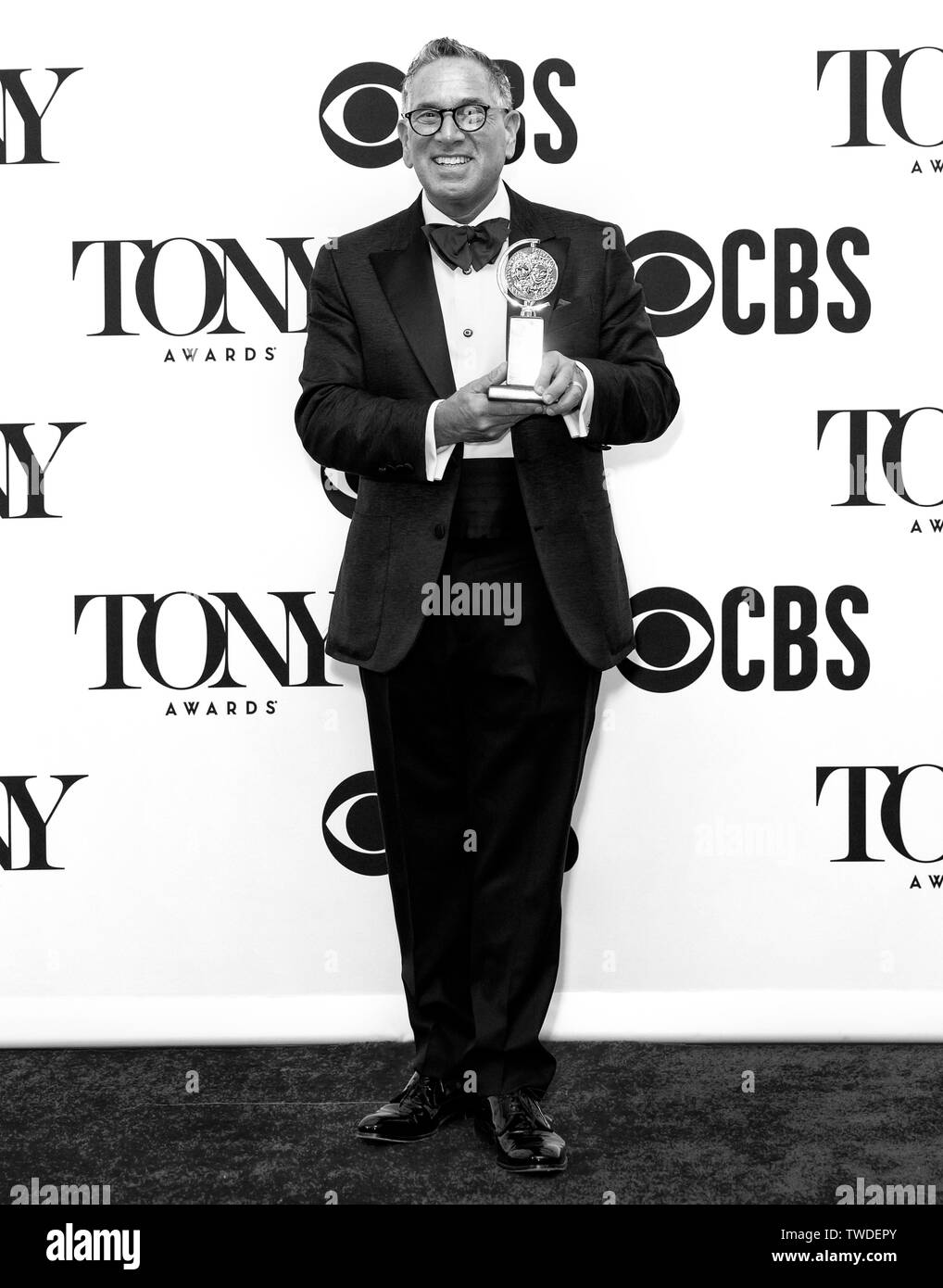 New York, NY - Giugno 09, 2019: Robert Horn vincitore del premio per il miglior libro di un Musical per "Tootsie", pone in sala stampa per la 73a annuale Foto Stock
