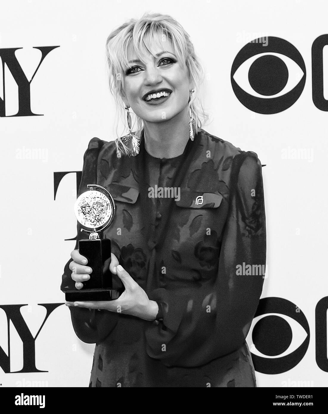 New York, NY - Giugno 09, 2019: Anais Mitchell vincitore per la migliore musica originale per "Hadestown", pone in sala stampa presso la 73rd annuale di Tony Awards - Foto Stock