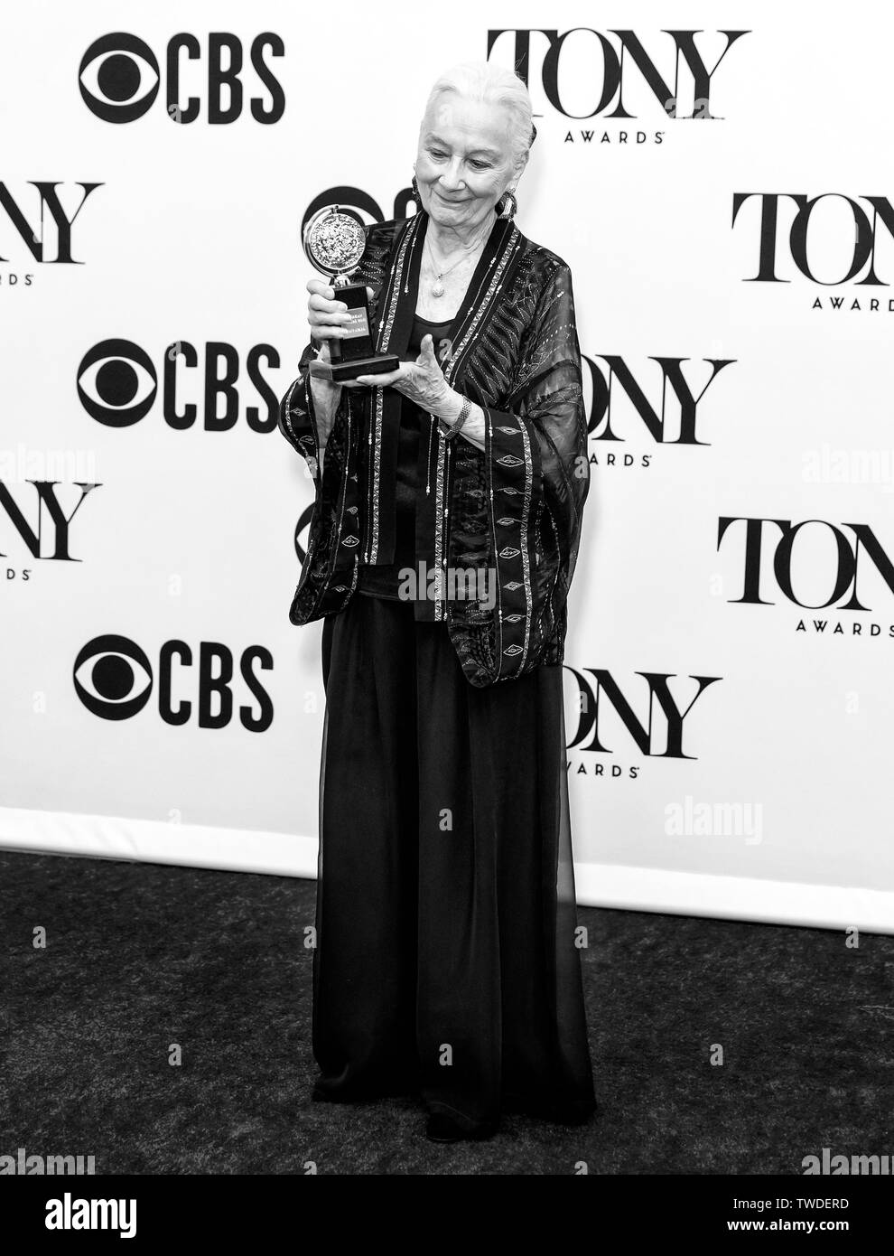 New York, NY - Giugno 09, 2019: Rosemary Harris - Special Tony Award for Lifetime Achievement in teatro pone in sala stampa per la 73rd annua Foto Stock