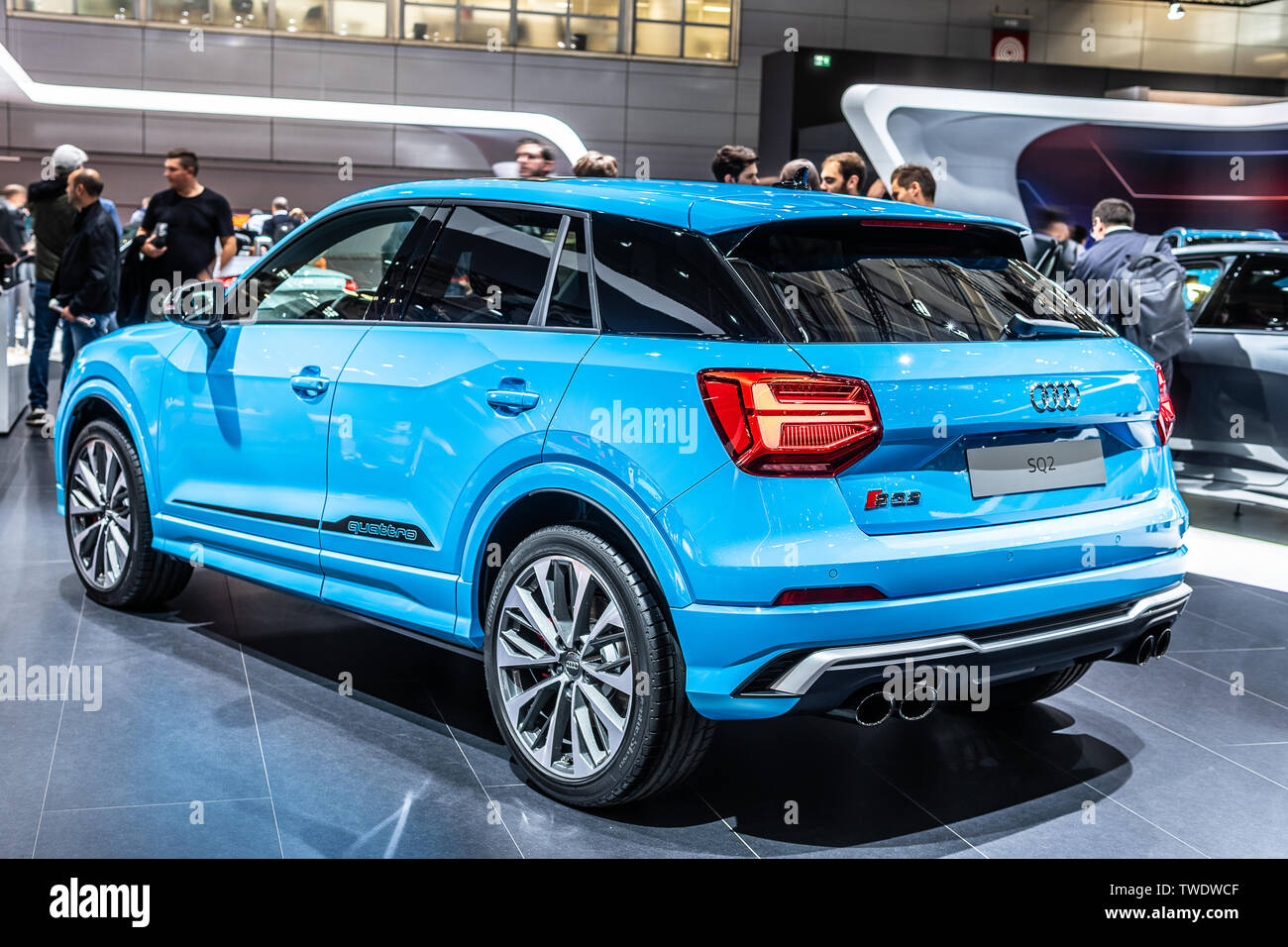 Parigi, Francia, ottobre 03, 2018: blu metallizzato Audi SQ2 quattro al Mondial Motor Show di Parigi, SUV prodotto dalla tedesca produttore di automobili Audi AG Foto Stock
