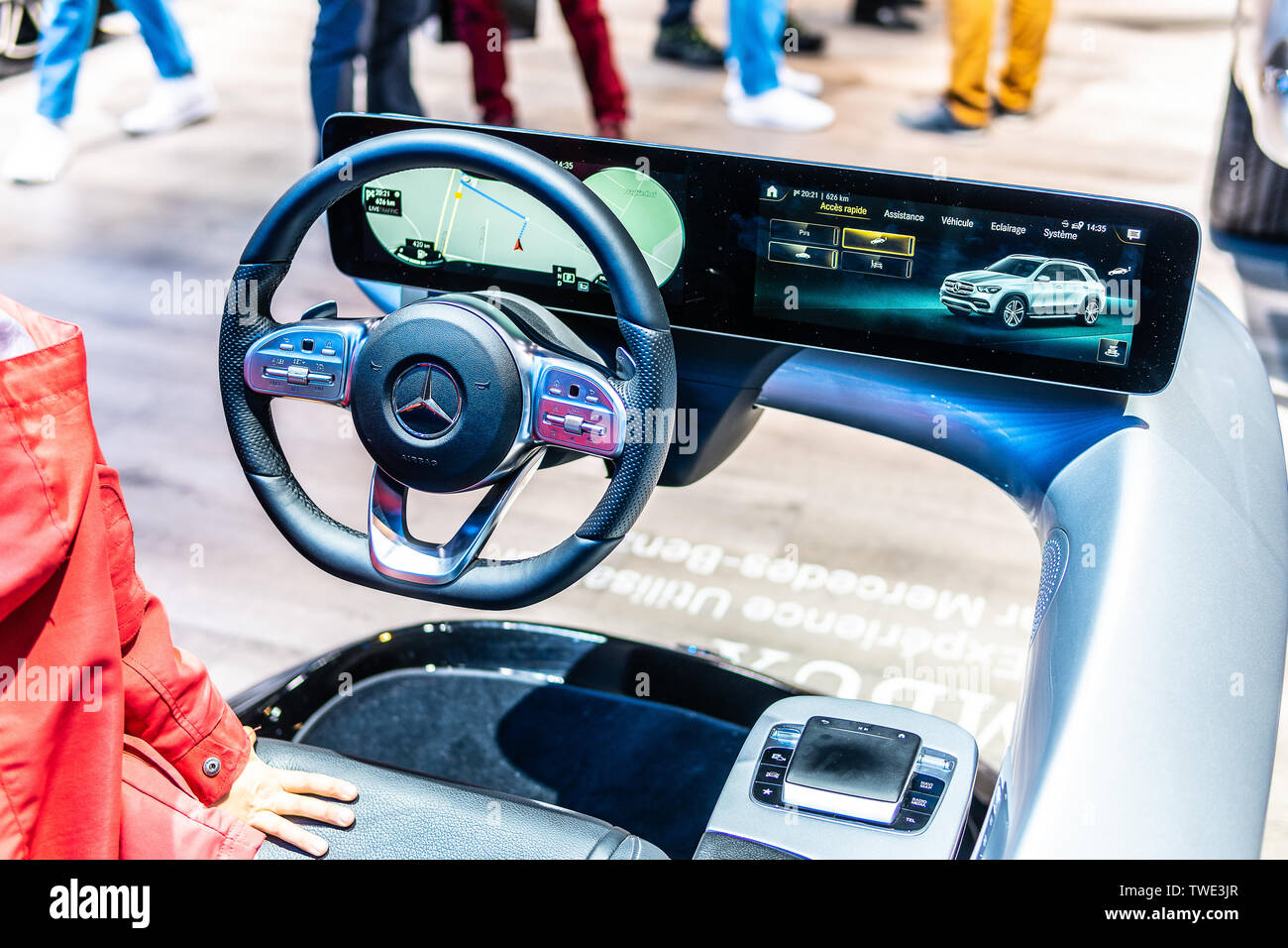 Parigi, Francia, 10-05, 2018 Mercedes simulatore di guida, la cabina di pilotaggio intuitivo intelligente sistema multimediale MBUX dalla Mercedes al Mondial Motor Show di Parigi Foto Stock