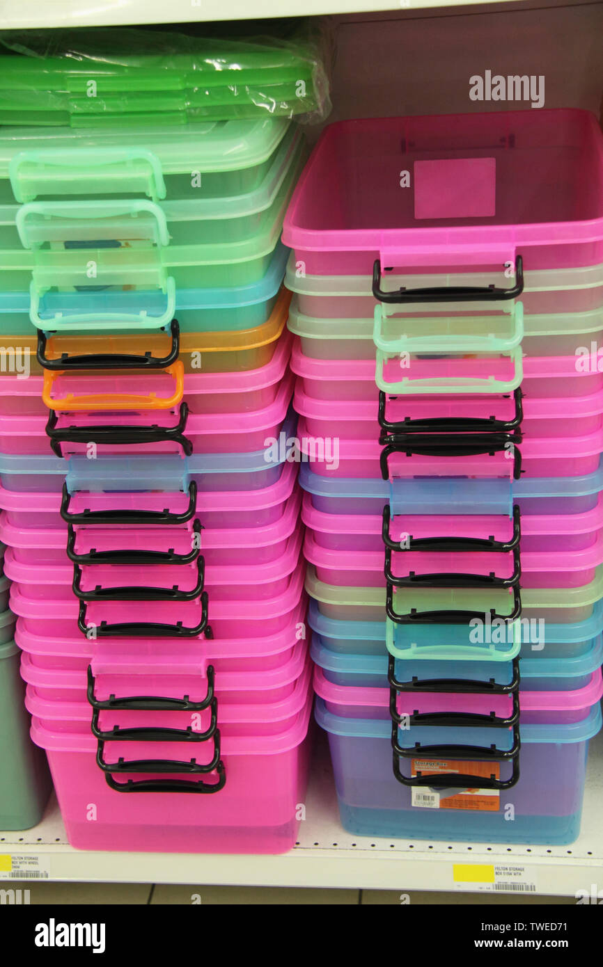 Pile di cassette in plastica Foto Stock
