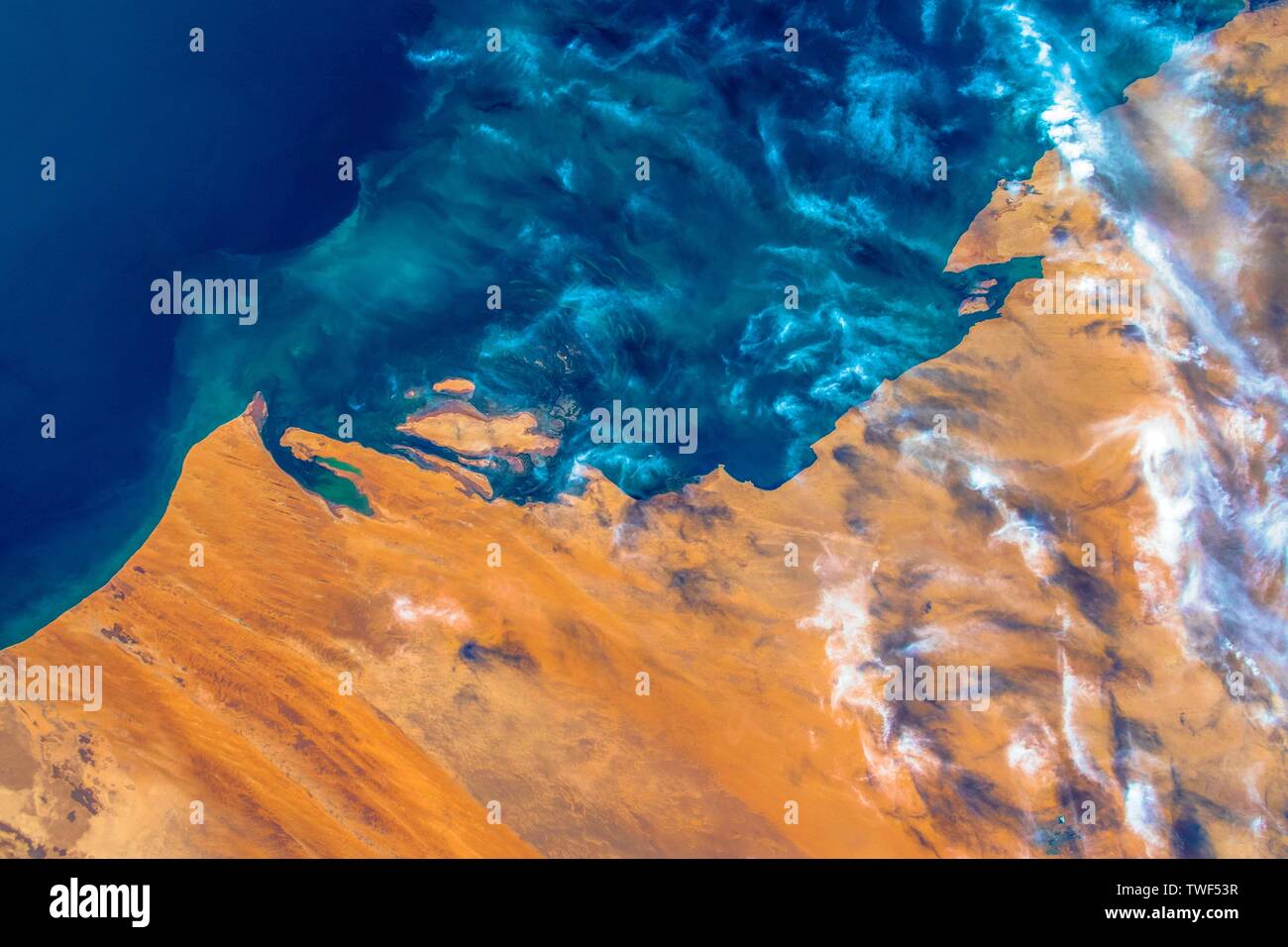 La costa della Mauritania. La bellezza della natura del nostro pianeta terra visto dalla Stazione Spaziale Internazionale (ISS). L'immagine è un dominio pubblico handou Foto Stock