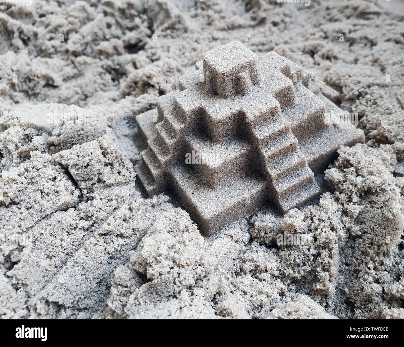 Kinetic sabbia per bambini ideale per giocare nel cortile. La creatività texture. Sviluppo del bambino. Foto Stock