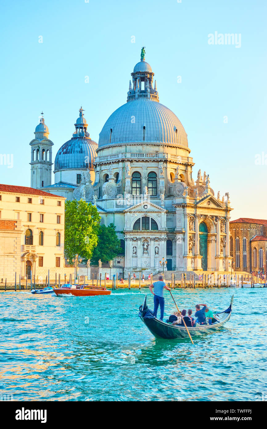 Il Canal Grande e la chiesa di Santa Maria della Salute, a Venezia, Italia Foto Stock