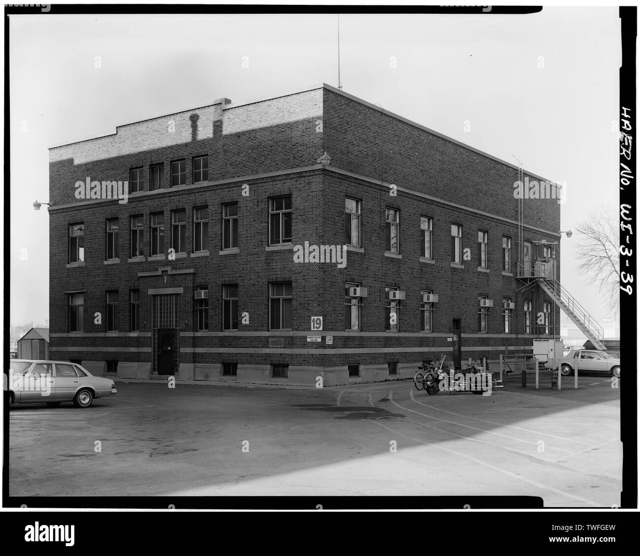 Impianto Edificio per uffici (Edificio amministrativo -19), guardando ad ovest - Milwaukee Metropolitan Impianto di trattamento dei liquami, 700 East Jones Street, Milwaukee, Milwaukee County, WI Foto Stock