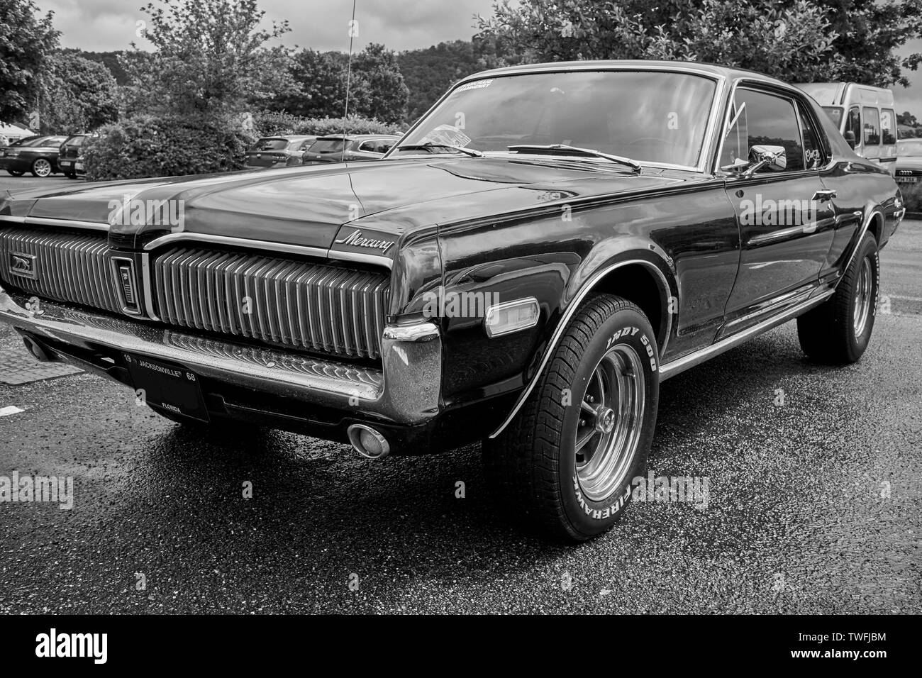 Un incredibile 1968 American Mercury Cougar auto parcheggiate in un parcheggio esterno. Foto Stock