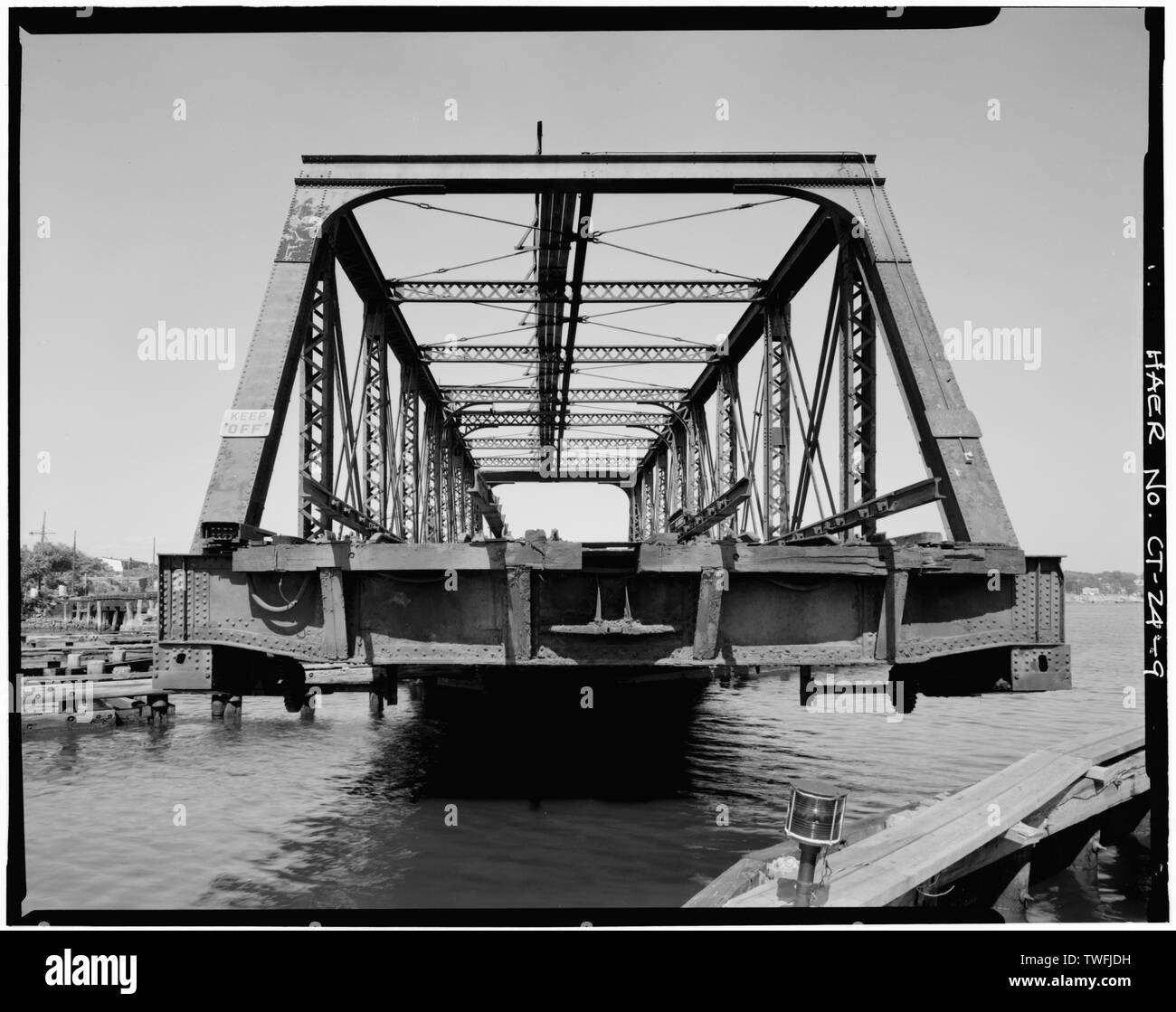 Portale di dettaglio di elevazione con ponte in posizione aperta - New York, New Haven e Hartford Railroad, Shaw's Cove bridge spanning Shaw's Cove, Nuova Londra, New London County, CT Foto Stock