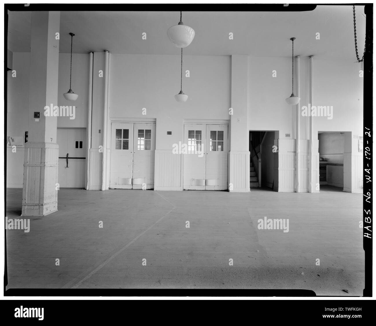 Laboratorio POSTALE, banchina di carico interno, guardando a Nord (primo piano) - U. S. Post Office e il Palazzo di Giustizia, 25 South Third Street, Yakima, Yakima County, WA Foto Stock