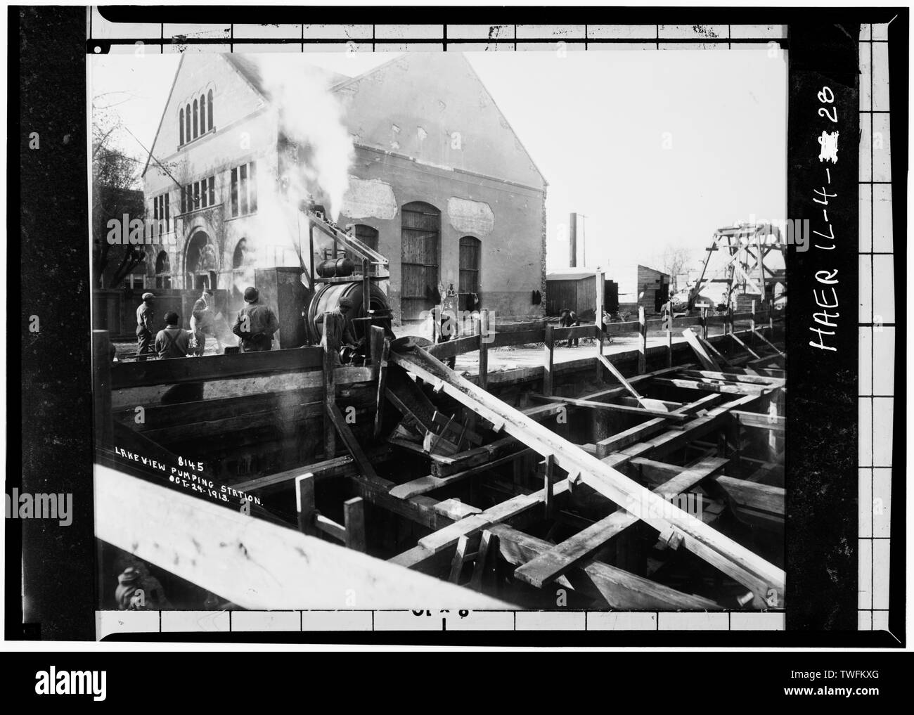 Colata di calcestruzzo per caldaia nuova casa. Una parte della vecchia stazione in background. - Lakeview Stazione di pompaggio, Clarendon e Montrose Avenue, Chicago, Contea di Cook, il Foto Stock