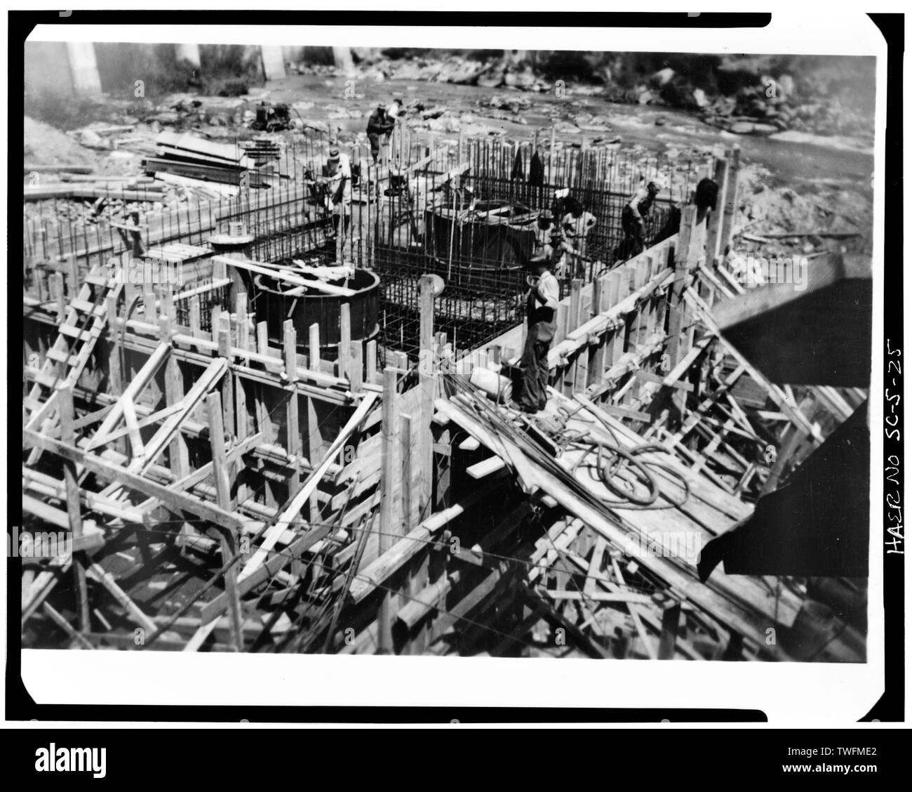 Impianto di alimentazione FOUNDATION - Abbeville Centrale Idroelettrica, Statale 284 e County Road 72, Rocky River (storico), Abbeville County, SC; Abbeville acqua e impianto elettrico società; Pennell, James Roy; bianco, W H; Abbeville potere società incorporata; D.M. Rickenbacker Società di costruzioni; Townsend, C P; Wideman e Singleton; Britton, John B; S. Morgan Smith Società; Woodward Governor Company; Bethlehem Steel Company; Westinghouse Corporation; Boccola Sulzer Brothers Company; contrassegnare fratelli; Cary, Brian, trasmettitore Foto Stock