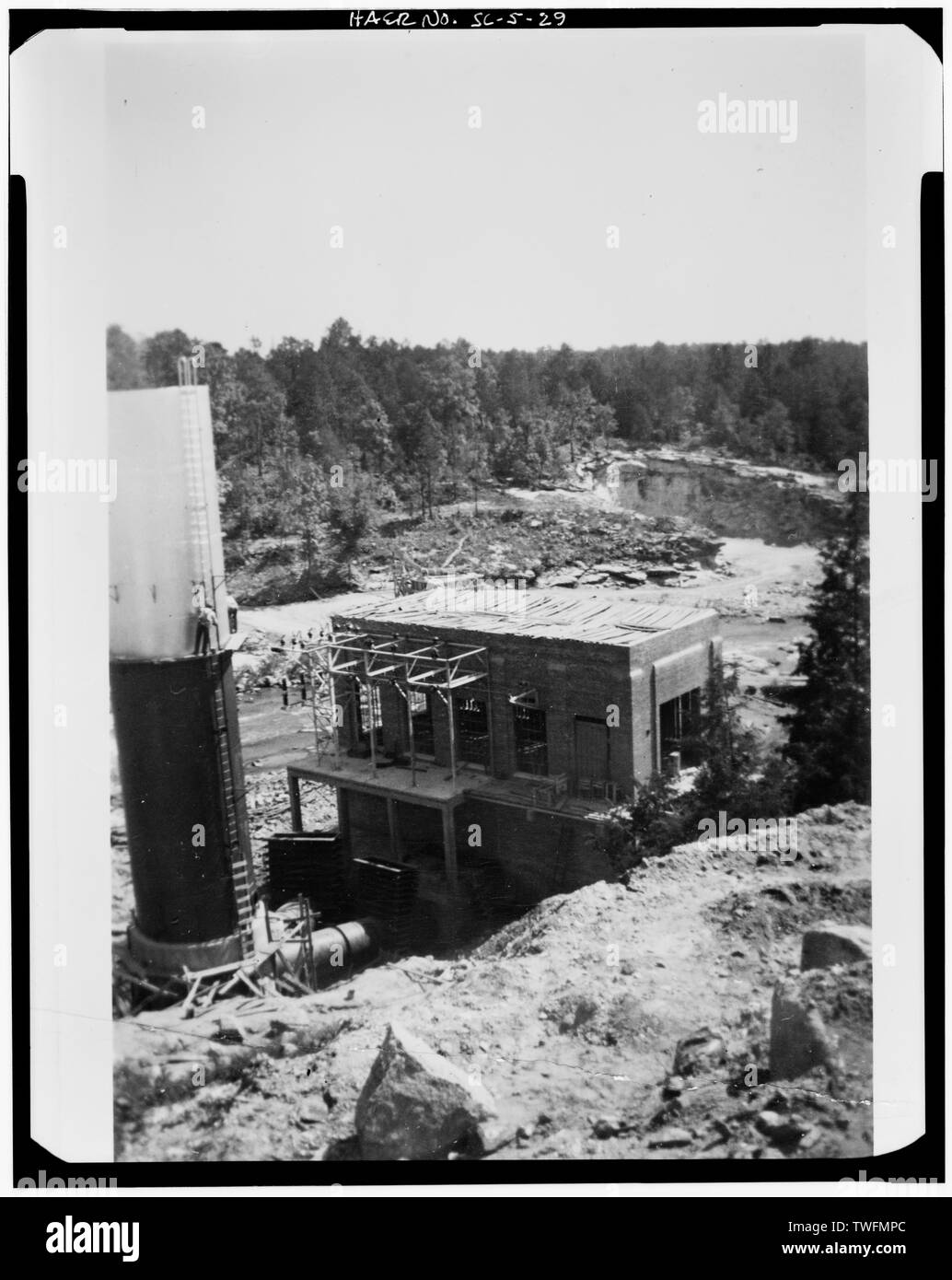 Impianto di alimentazione quasi completa, SERBATOIO DI COMPENSAZIONE SUL LATO SINISTRO - Abbeville Centrale Idroelettrica, Statale 284 e County Road 72, Rocky River (storico), Abbeville County, SC; Abbeville acqua e impianto elettrico società; Pennell, James Roy; bianco, W H; Abbeville potere società incorporata; D.M. Rickenbacker Società di costruzioni; Townsend, C P; Wideman e Singleton; Britton, John B; S. Morgan Smith Società; Woodward Governor Company; Bethlehem Steel Company; Westinghouse Corporation; Boccola Sulzer Brothers Company; contrassegnare fratelli; Cary, Brian, trasmettitore Foto Stock