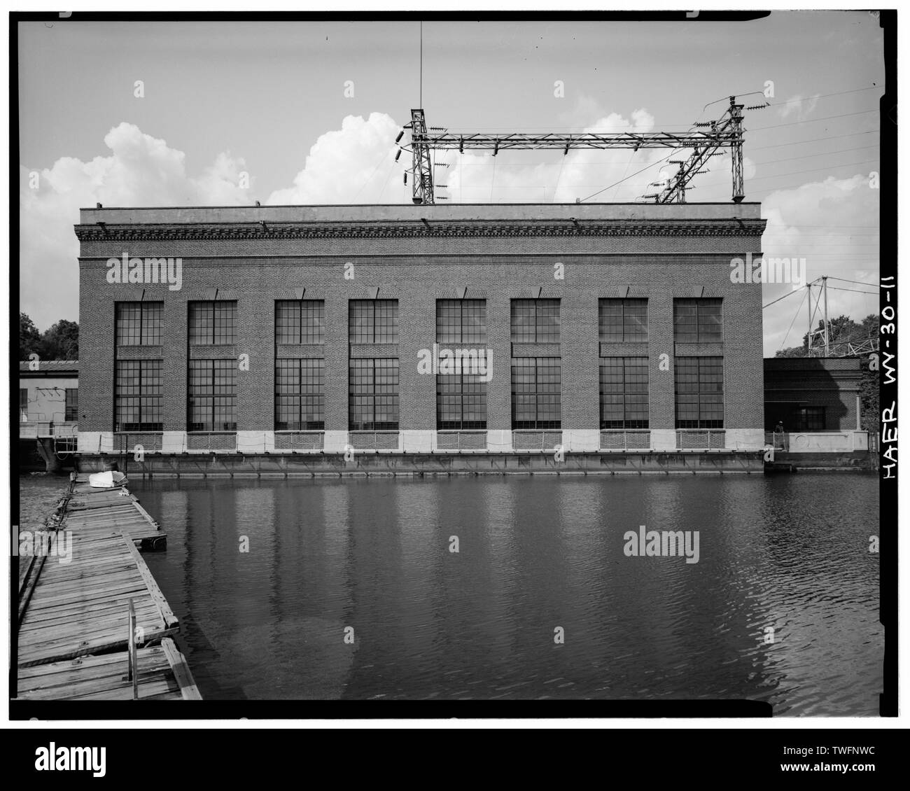 POWERHOUSE, sud-est di elevazione - Lago di Lynn Energia Idroelettrica House e la diga sul fiume Cheat, Morgantown Monongalia County, WV Foto Stock