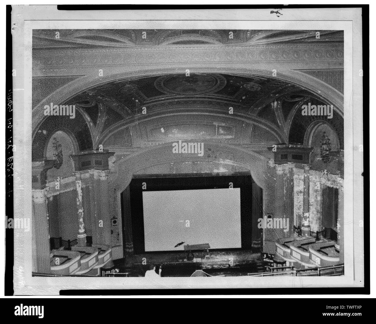 Boccascena e scatole, vista guardando ad est dal balcone (Copia negativo) - Loew il Victoria Theatre, 235-237 West-cento-e-venti Fifth Street, New York New York County, NY Foto Stock