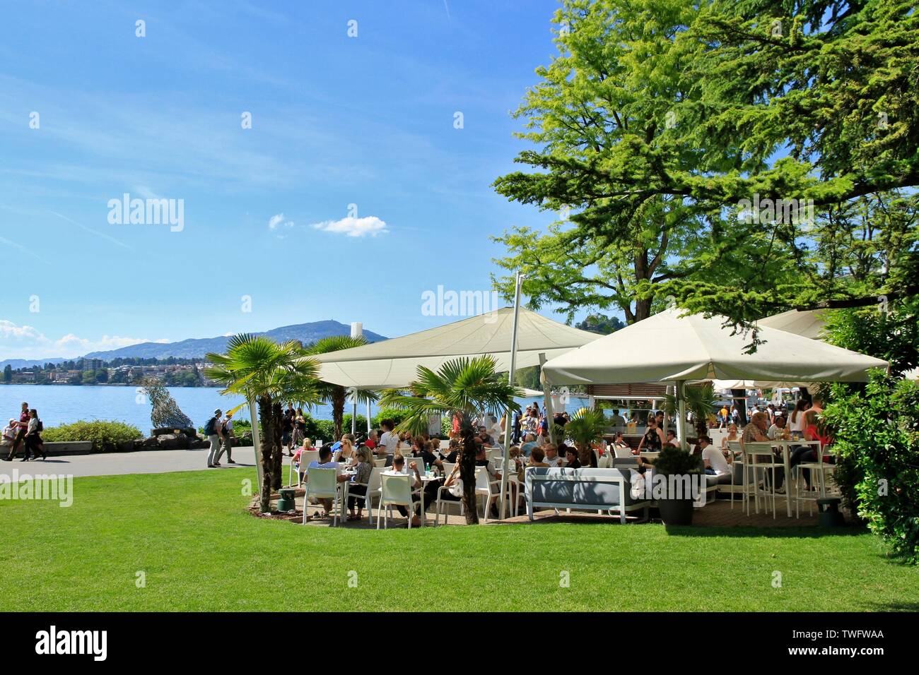 Illustrazione della città di Montreux, Comune svizzero del cantone di Vaud, si trova nel quartiere della Riviera-Pays-D Enhaut, nelle Alpi. Foto Stock