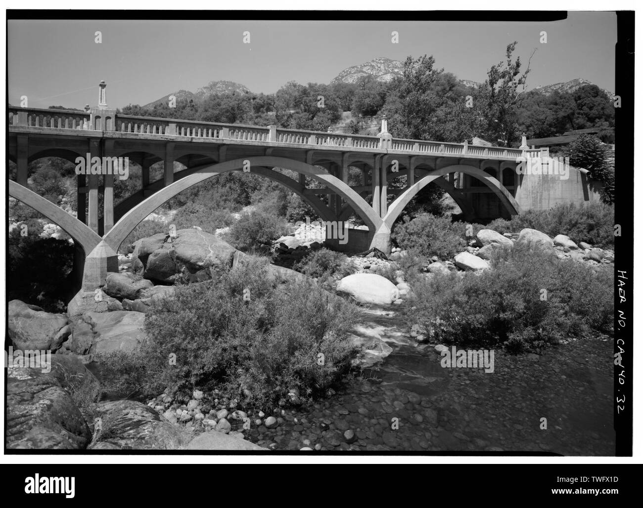 Cava di zucca ponte sul fiume KAWEAH, rivolta verso nord-ovest - Generals Highway, tre fiumi, Tulare County, CA Foto Stock