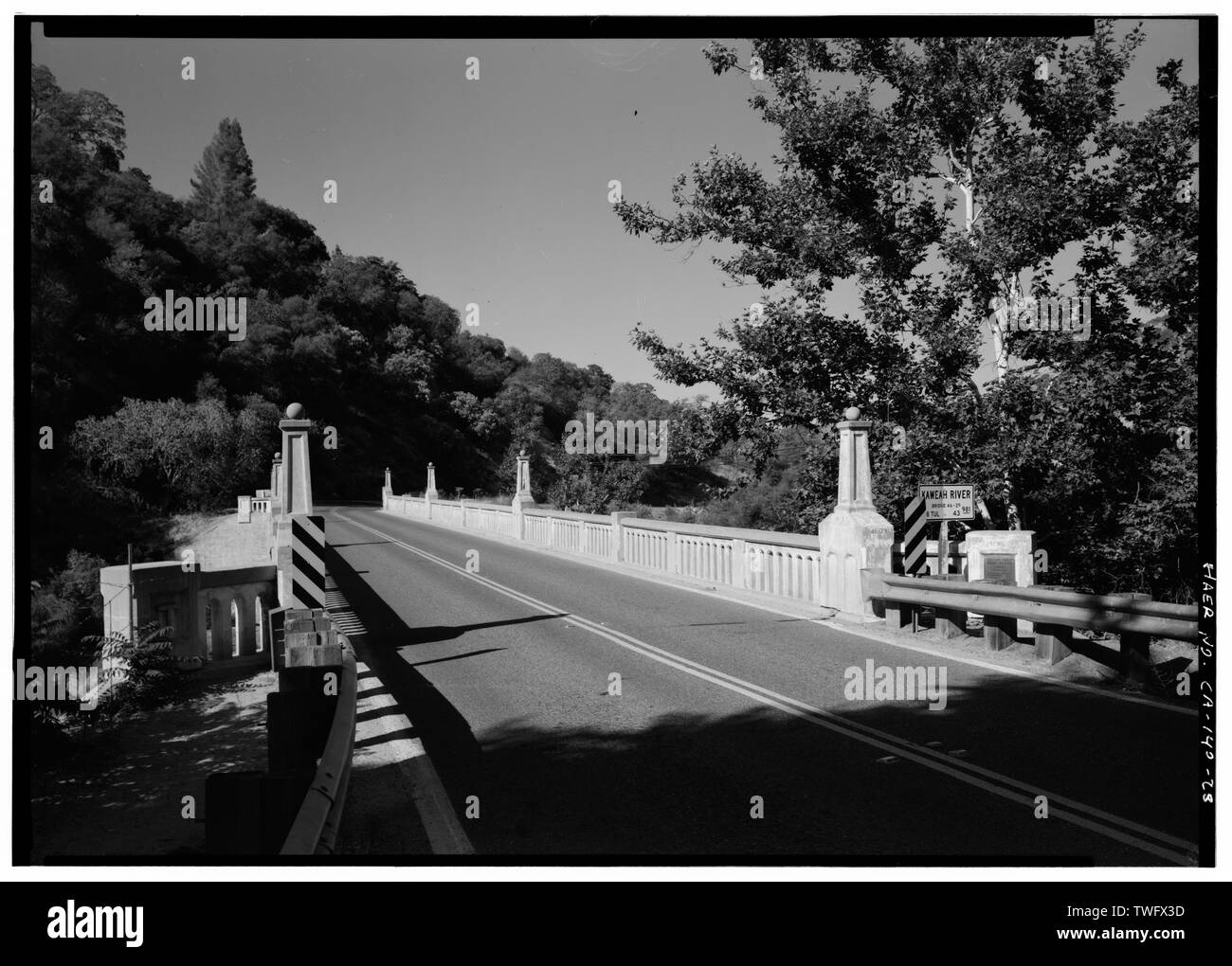 Cava di zucca ponte sul fiume KAWEAH, rivolto verso sud-ovest - Generals Highway, tre fiumi, Tulare County, CA Foto Stock