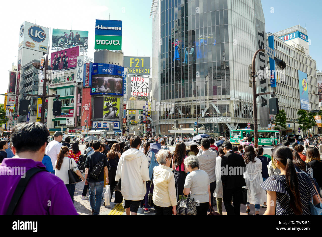 Tokyo, Giappone, 2rd, Giugno 2017. Il Shibuya scramble crossing. Shibuya è un reparto speciale a Tokyo. Un importante centro business e commerciale Foto Stock