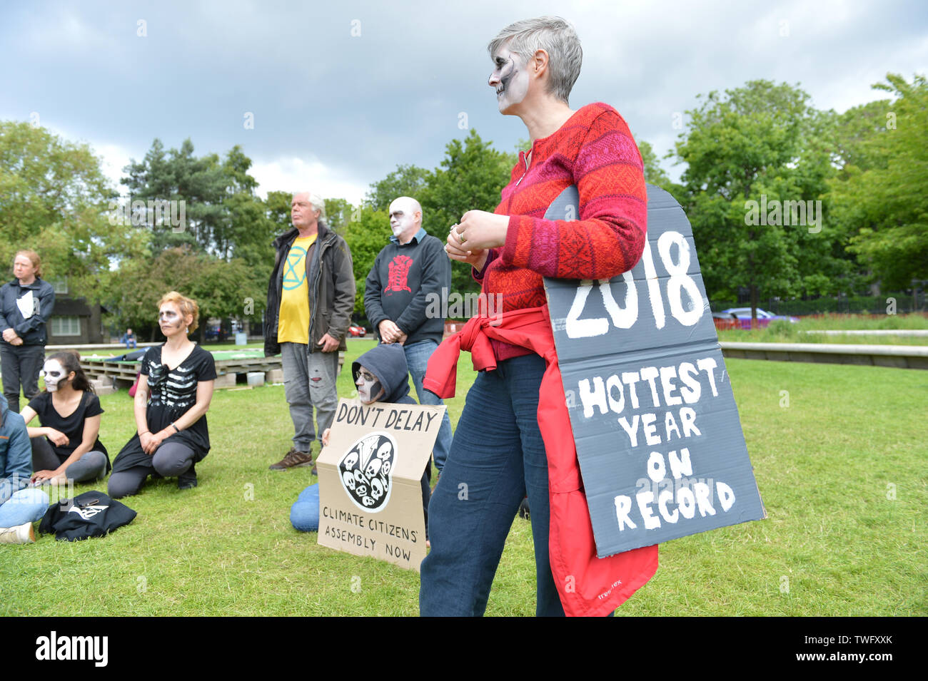 Edinburgh, Regno Unito. Xx Giugno, 2019. Estinzione della ribellione protesta al di fuori del Parlamento scozzese. Credito: Colin Fisher/Alamy Live News Foto Stock