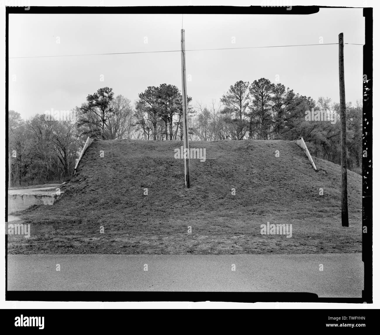 Vista planare del lato sud-est, vista verso nord-ovest, con scala - Fort McClellan munizioni Area di storage, l'Edificio n. 4409, seconda Avenue (rivista Road), Anniston, Calhoun County, AL Foto Stock