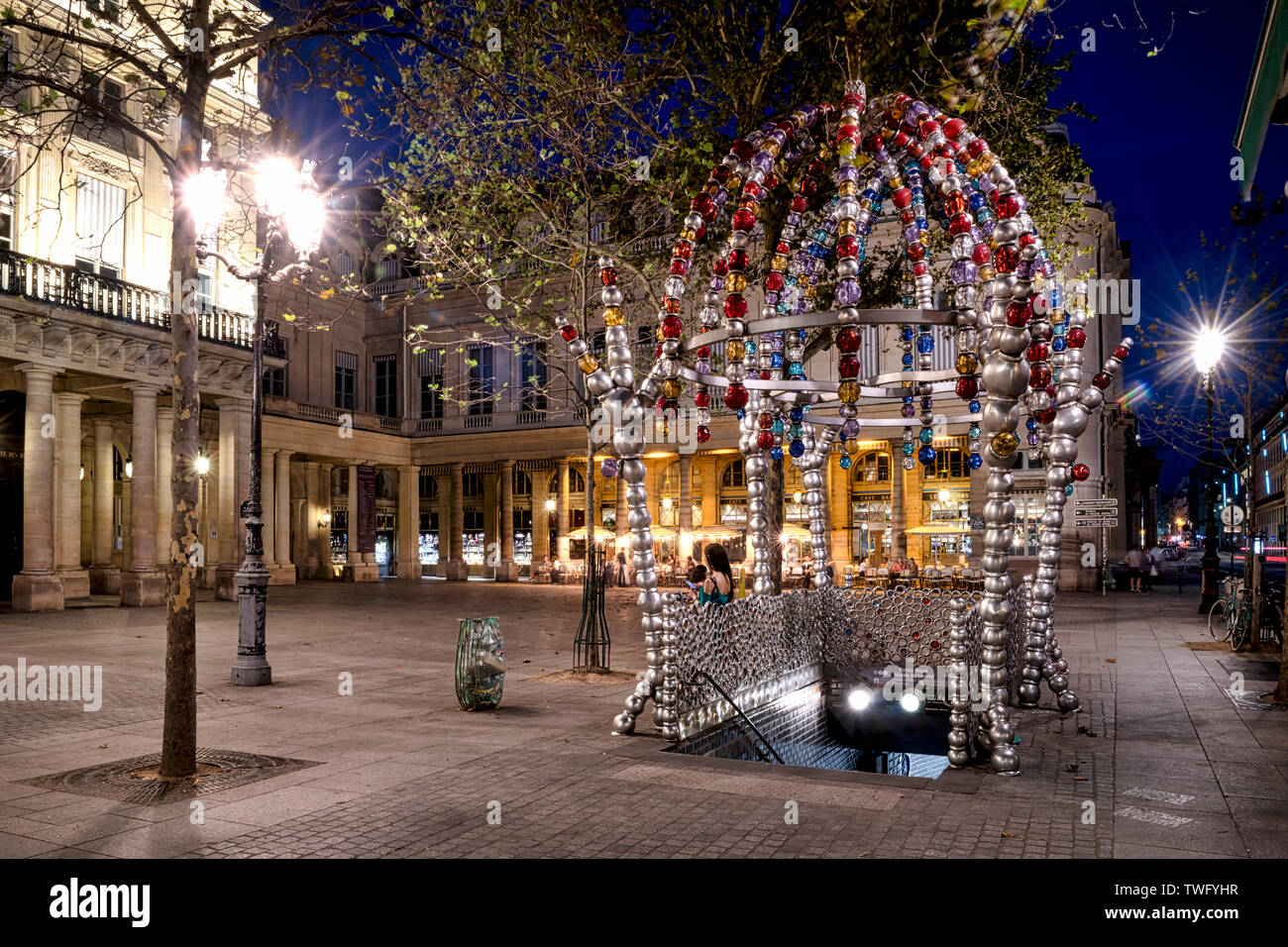 Decorate ingresso alla stazione della metropolitana Palais Royal di Parigi Foto Stock