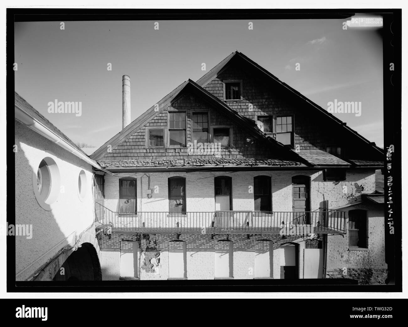 Impianto di alimentazione, chiudere la vista dei timpani e balcone - Parco Nazionale di seminario, edifici di servizio tra Linden Lane e Beach Drive, Silver Spring, Montgomery County, MD; Cassedy, John Irving, A; prezzo, Virginia B, trasmettitore; Ott, Cynthia, storico; Boucher, Jack e del fotografo; prezzo, Virginia B, trasmettitore; Lavoie, Catherine C, responsabile di progetto Foto Stock