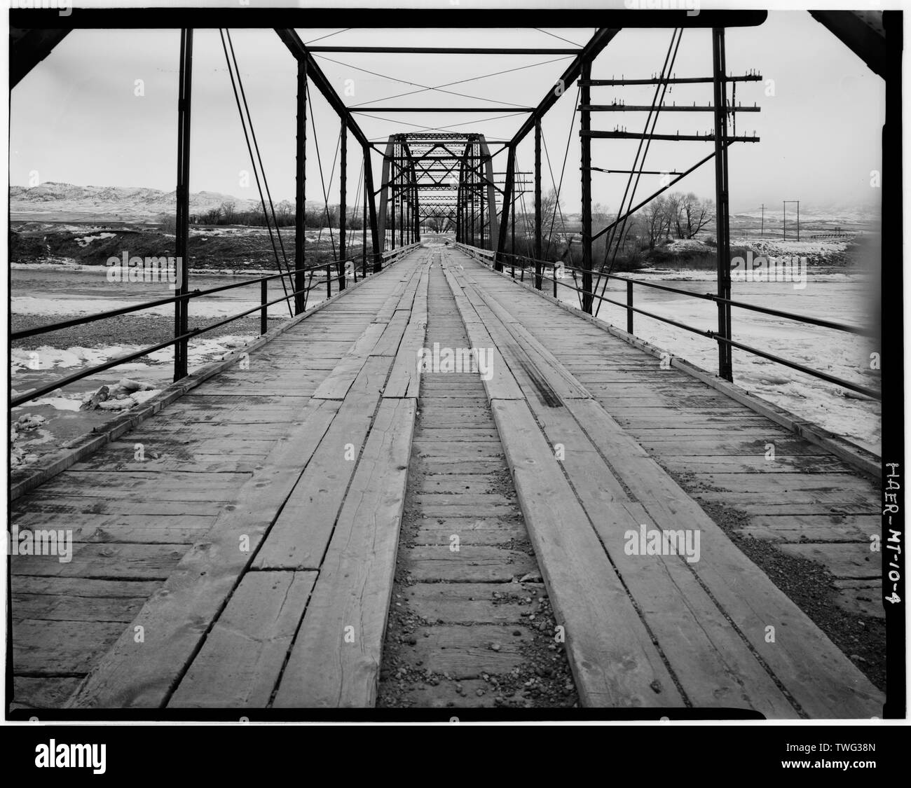 Pratt attraverso truss, legname decking e guardrail vista verso il nord. - Ponte di Springdale, aiuto federale percorso secondario 563, springdale, Parco County, MT Foto Stock