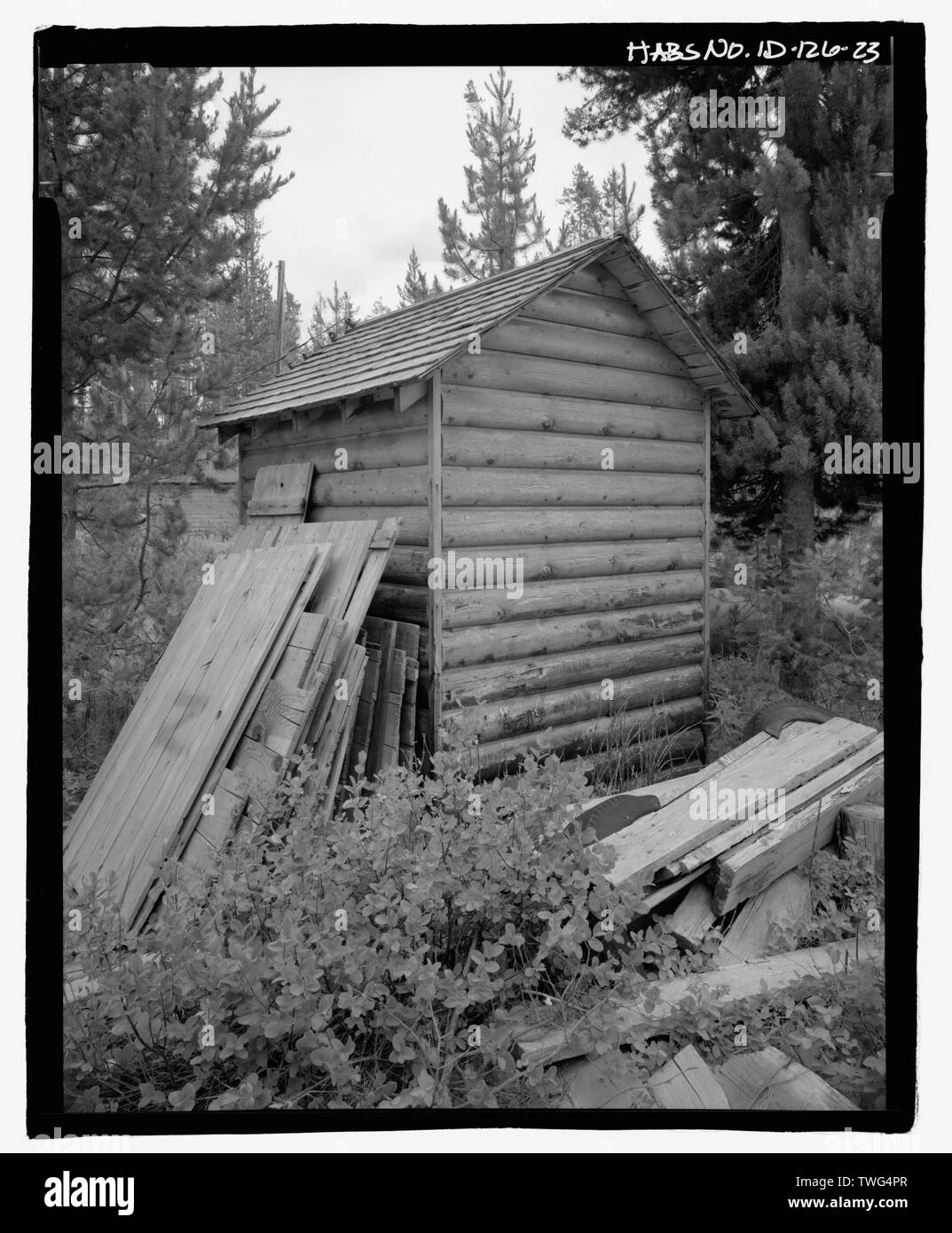 Casa della pompa, vista obliqua del nord ed est pareti; vista verso nord-ovest. - M.T. e Jennie H. Deaton proprietà, molle grandi Estate Home Area, lotto 2, blocco N, Island Park, Fremont County, ID Foto Stock