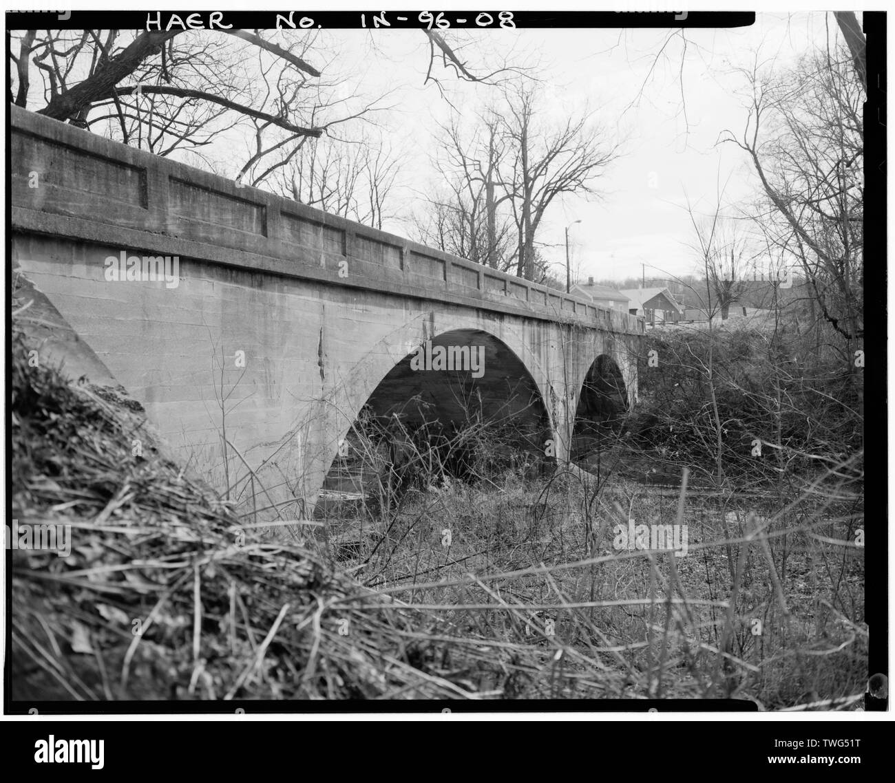 Vista laterale, guardando a sud-est - Vermillion County Ponte No. 120, Spanning poco Vermillion River a Main Street, Newport, Vermillion County, in Foto Stock