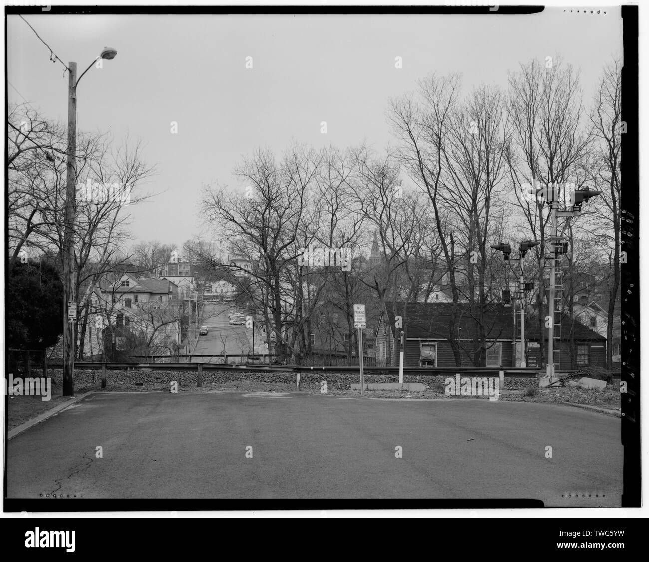 Queen Street, guardando ad ovest attraverso le vie. - East Greenwich, approssimativamente delimitata dalla divisione, acqua, Londra e Peirce strade, East Greenwich, Kent County, RI; pubblico Laboratorio di archeologia, Incorporated, contraente; Adams, Virginia H, project manager; Vergara, M, trasmettitore; Brewster, Robert, fotografo; Olausen, Stephen, storico; Harrington, Maria Kate, storico Foto Stock