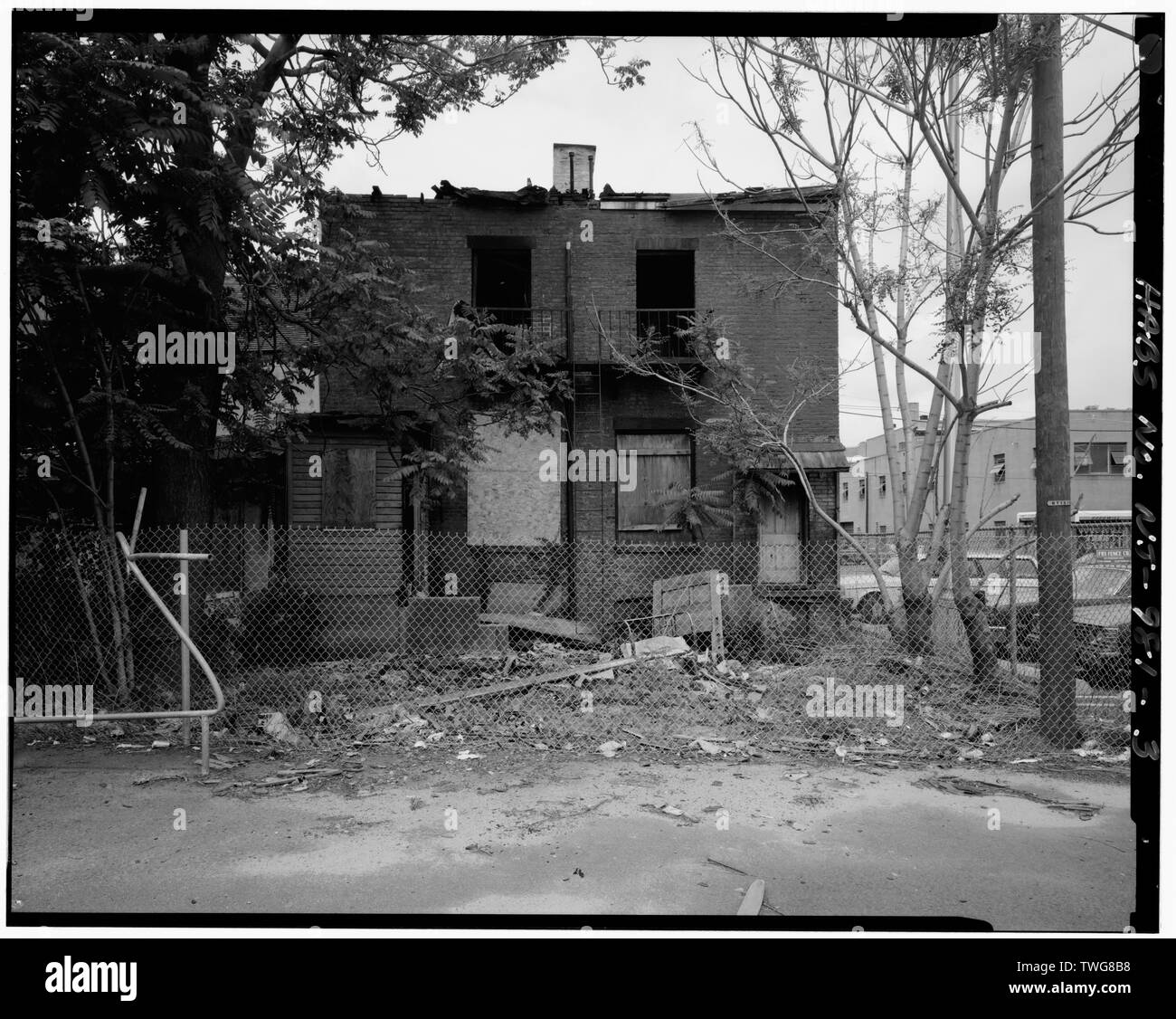 Posteriore (EST) di costruzione - 82 1-2 a 84 University Avenue (Rowhouse), Newark, Essex County, NJ Foto Stock