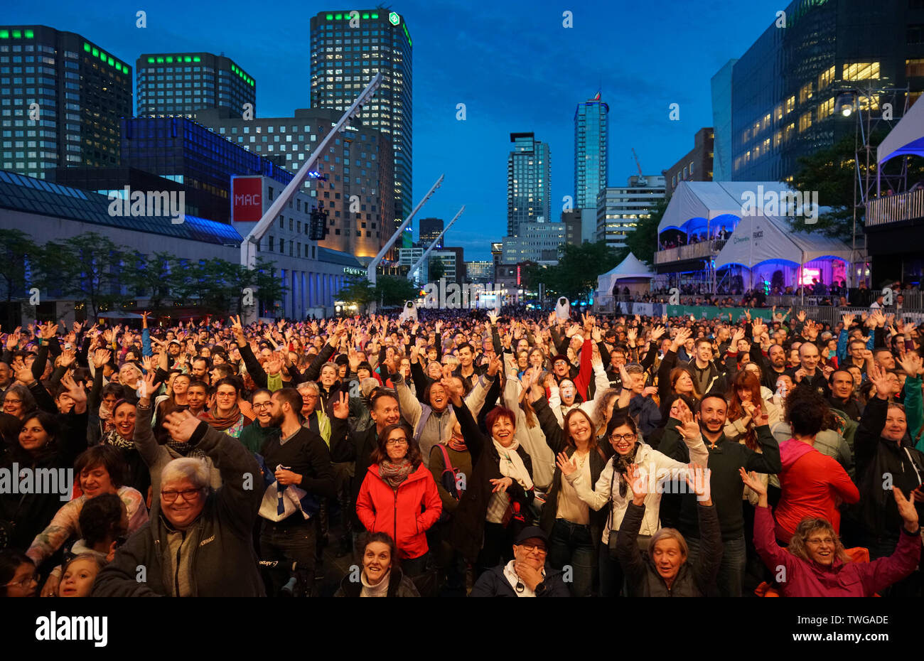 Montreal, Canada,Giugno 8, 2019.La folla di persone si sono radunate per la Francos music festival.Montréal, Québec, Canada.Credit:Mario Beauregard/Alamy Live News Foto Stock