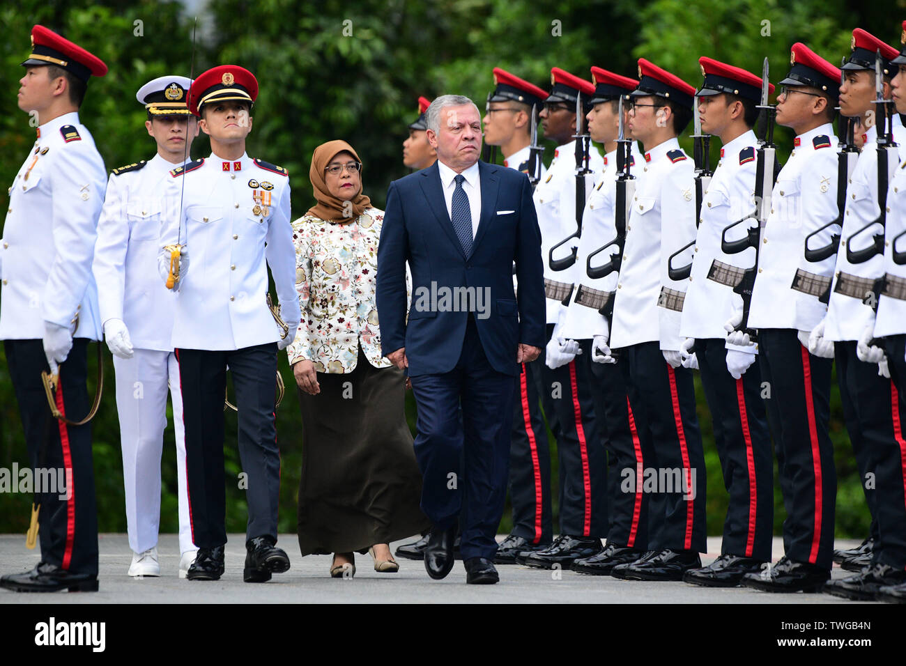 Singapore. Xx Giugno, 2019. Il Presidente di Singapore Halimah Yacob e il re Abdullah II di Giordania a partecipare a una cerimonia di benvenuto a Singapore il 20 giugno 2019. Credito: Quindi Chih Wey/Xinhua/Alamy Live News Foto Stock