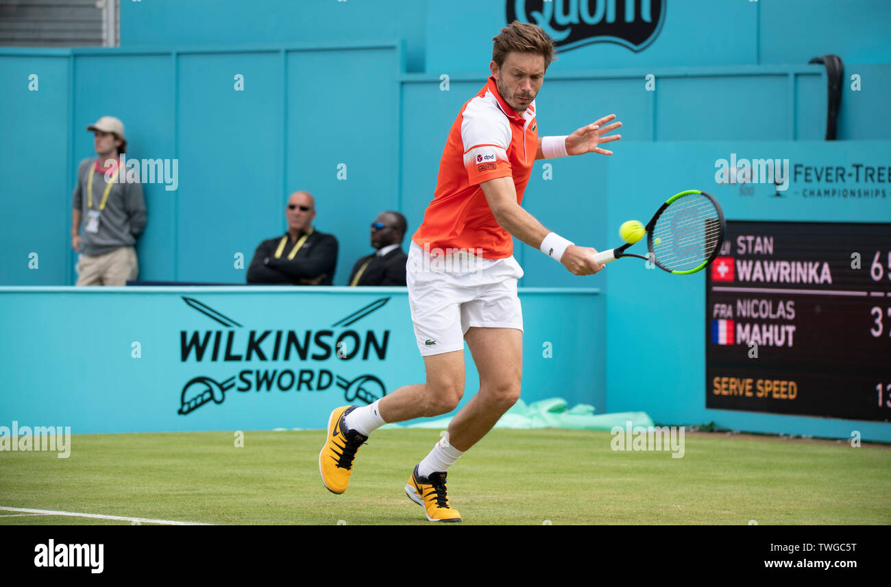 La Queens Club di Londra, Regno Unito. Xx Giugno 2019. Il giorno 4 della febbre campionati ad albero. Il numero di semi di 7 Stan Wawrinka (SUI) viene messo K.O. da Nicolas MAHUT (FRA) sul Centre Court, Mahut vincendo 3-6;7-5;7-6 (7-2). Credito: Malcolm Park/Alamy Live News. Foto Stock