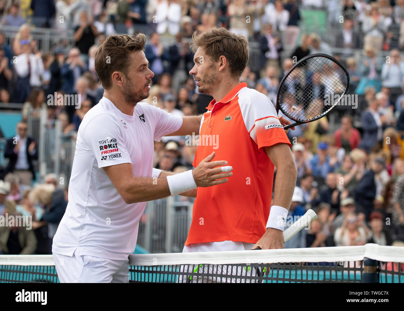 La Queens Club di Londra, Regno Unito. Xx Giugno 2019. Il giorno 4 della febbre campionati ad albero. Il numero di semi di 7 Stan Wawrinka (SUI) viene messo K.O. da Nicolas MAHUT (FRA) sul Centre Court, Mahut vincendo 3-6;7-5;7-6 (7-2). Credito: Malcolm Park/Alamy Live News. Foto Stock