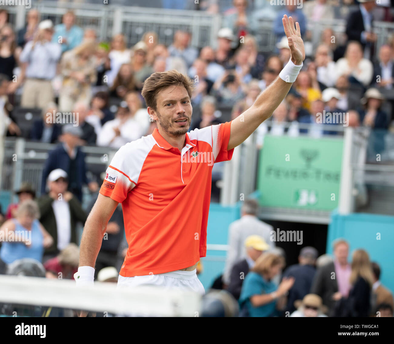 La Queens Club di Londra, Regno Unito. Xx Giugno 2019. Il giorno 4 della febbre campionati ad albero. Il numero di semi di 7 Stan Wawrinka (SUI) viene messo K.O. da Nicolas MAHUT (FRA) sul Centre Court, Mahut vincendo 3-6;7-5;7-6 (7-2). Credito: Malcolm Park/Alamy Live News. Foto Stock