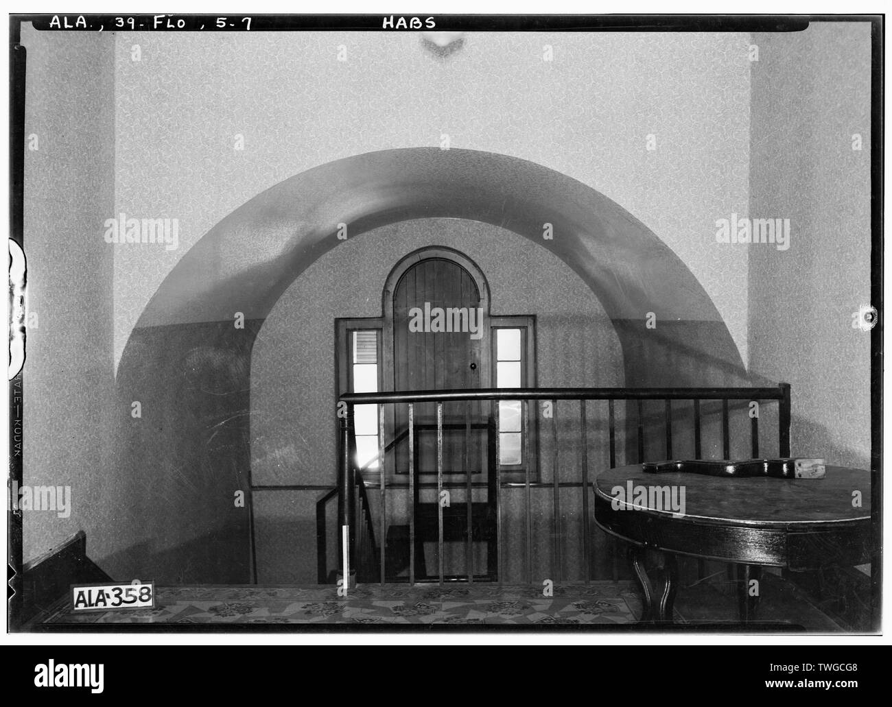 Storici edifici americano Sondaggio Alex Bush, fotografo, luglio 19, 1935 SALA POSTERIORE E SCALE SU 2ND FLOOR, verso ovest - Ashcraft House, 461 North Pine Street, Firenze, Lauderdale County, AL Foto Stock