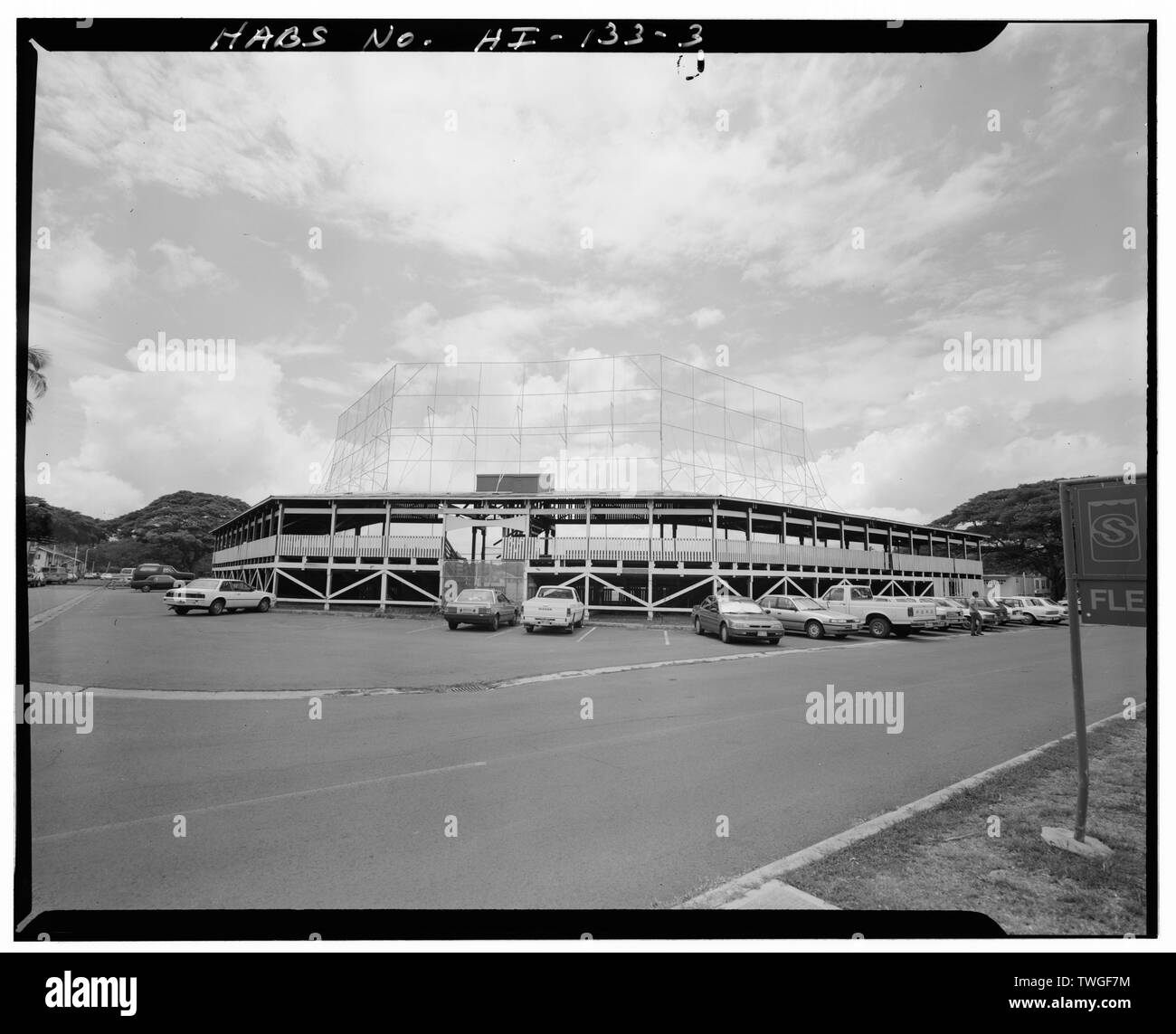 Vista posteriore dell'edificio n. 985 rivolta verso oriente - STATI UNITI Base Navale, Pearl Harbor, Tribuna, lunga strada in modo Russell, perla città e contea di Honolulu, HI Foto Stock
