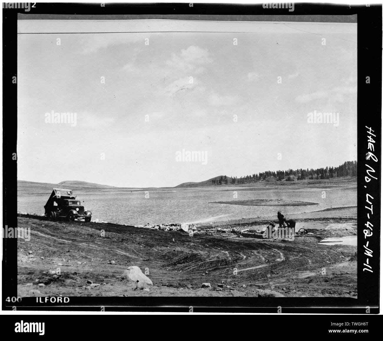 La ricostruzione di vasi TWIN DAM. ca. 1931 - Alta Montagna dighe in unità Upalco, Twin pentole Dam, Ashley National Forest, 10.1 miglia a nord di casa di montagna, casa di montagna, Duchesne County, UT; Farnsworth Canal e serbatoio Società; U.S. Ufficio per gli affari indiani ha Foto Stock