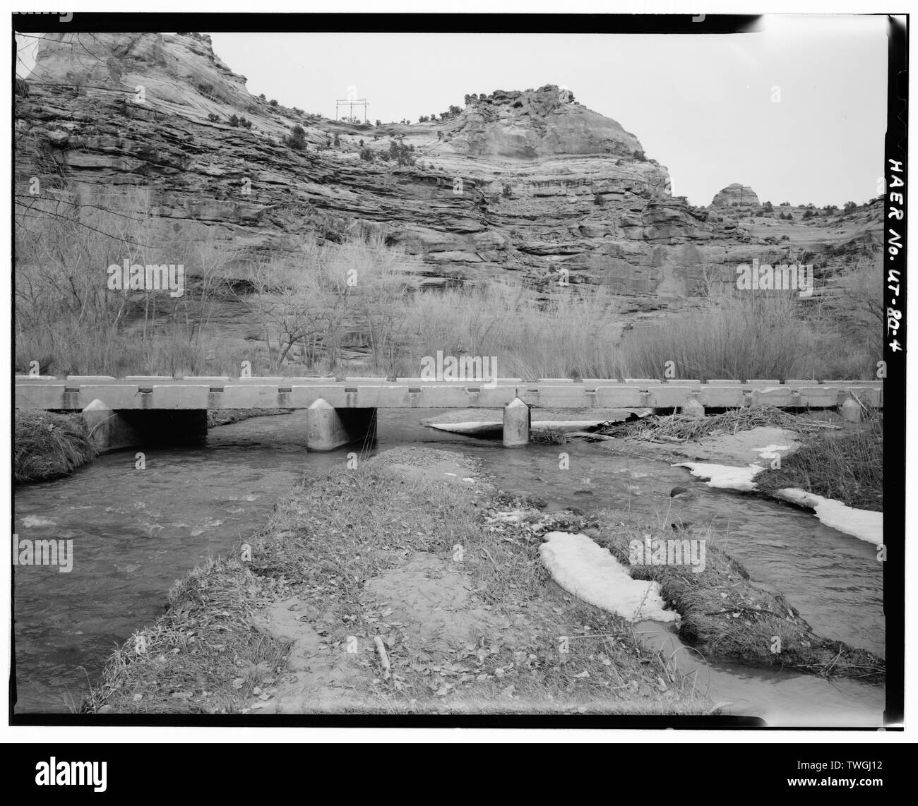 Rimanente porzione aperta del lato sud-ovest del ponte, guardando a nord-est - Escalante River Bridge Spanning Escalante River a Statale Route 12, 9.5 miglia a est di Escalante, Escalante, Garfield County, UT; Sagebrush consulenti archeologico, imprenditore; Wegman-French, Lysa trasmettitore; Polk, Michael R, fotografo; Polk, Michael R, storico Foto Stock
