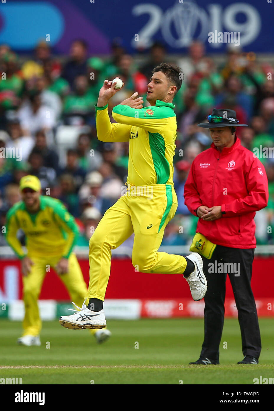 Trent Bridge, Nottingham, UK. Xx Giugno, 2019. ICC di Coppa del Mondo di cricket, Australia rispetto al Bangladesh; Marcus Stoinis dell Australia bowling Credito: Azione Sport Plus/Alamy Live News Foto Stock