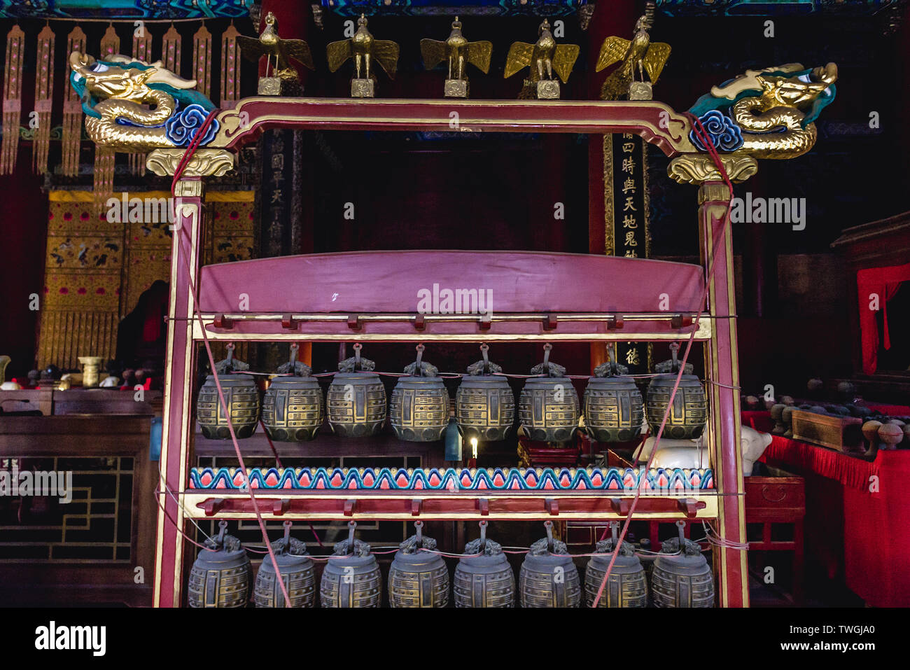 Le campane in Sala della Grande realizzazione nel Tempio di Confucio a Pechino, città capitale della Cina Foto Stock