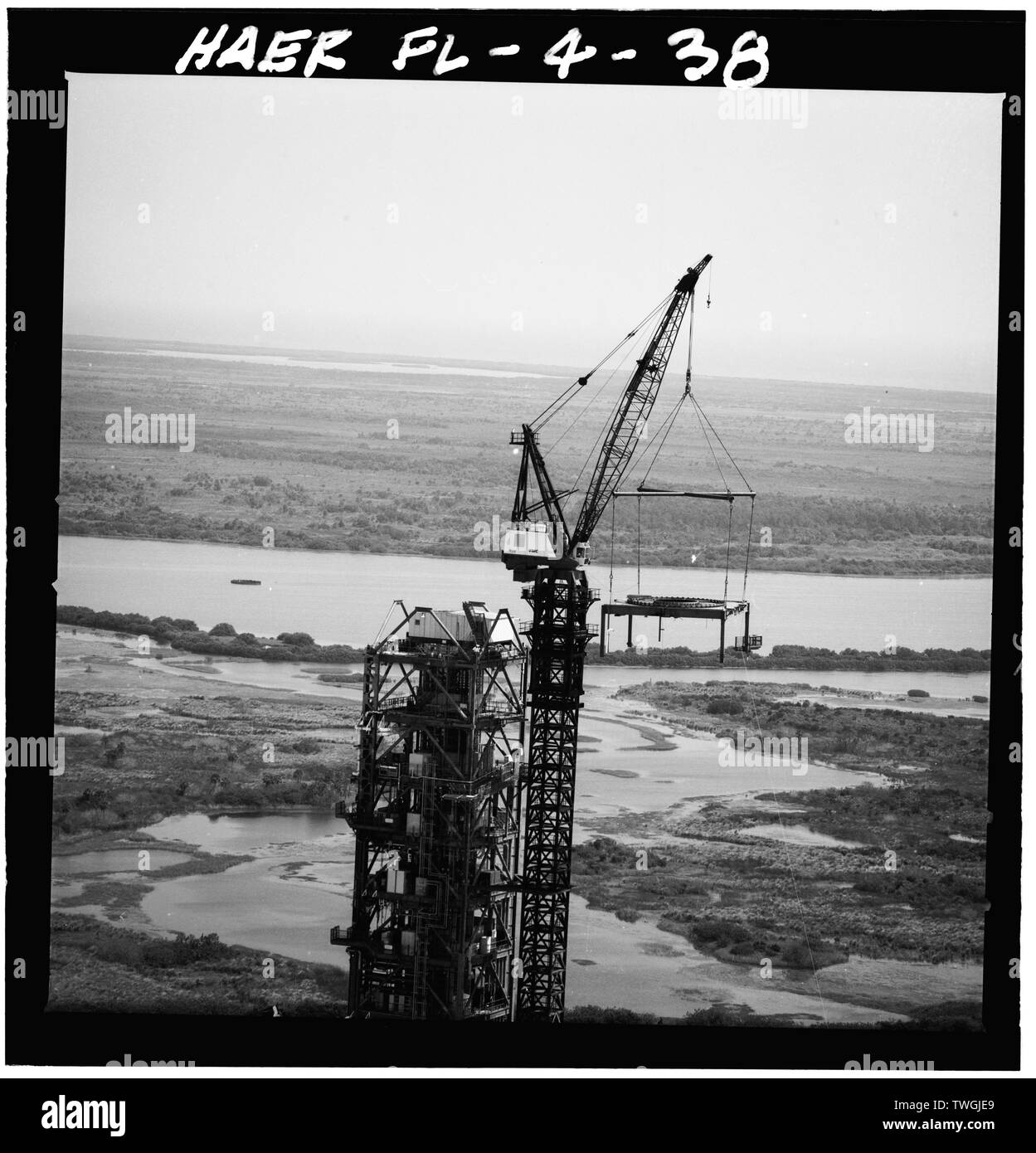 Rimozione del livello 380 - Mobile Launcher, Kennedy Space Center, Titusville, Brevard County, FL Foto Stock