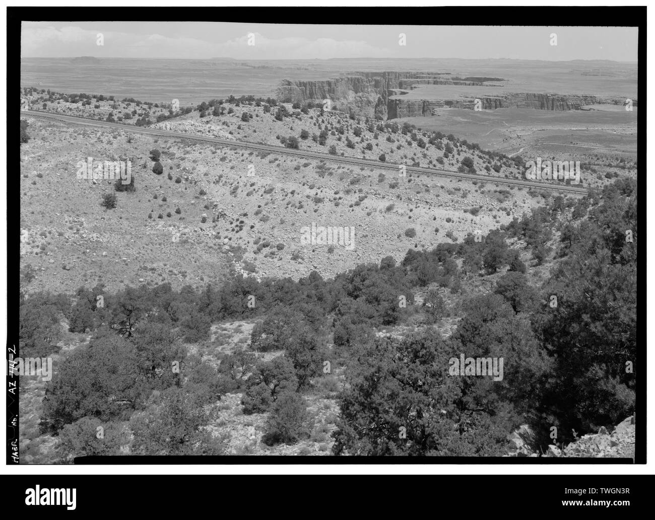 Riempire su strada per la nuova autostrada visto dalla vecchia strada al km 1,5 dal vecchio accesso stradale intersezione, rivolta a nno. - East Rim Drive, tra South Entrance Road e il confine del parco, il Grand Canyon, Coconino County, AZ Foto Stock