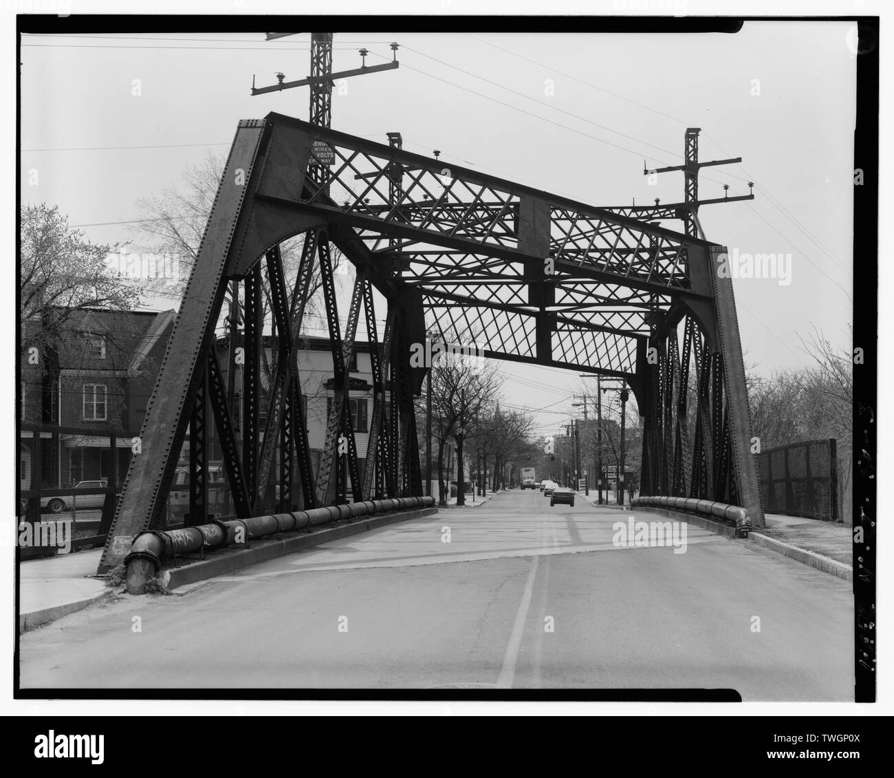 Carreggiata, NORTH END, vista sud - Strada di oliva ponte ferroviario, Spanning AMTRAK vie all'Olive Street, New Haven, New Haven County, CT Foto Stock