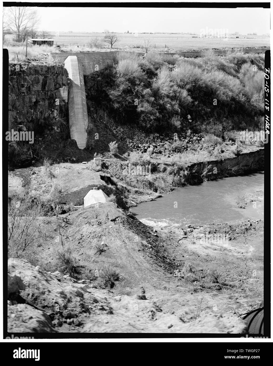 ROCK CREEK sifone linea bassa CANAL, Twin Falls County, a sud di KIMBERLY IDAHO; vista ovest del sifone attraversando il Rock Creek. - Milner diga e del canale principale- Twin Falls Canal Company, sul fiume Snake, 11 miglia ad ovest della città di Burley, Idaho, Twin Falls, Twin Falls County, ID Foto Stock