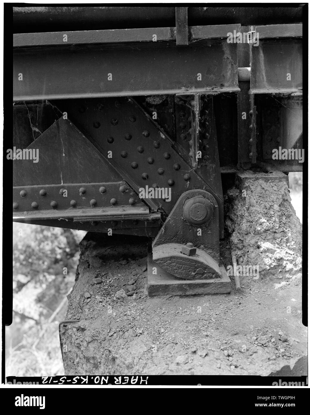 Complessivo bilanciere a North Pier - Enterprise Parker ponte di travatura reticolare, Spanning Smoky Hill fiume su K-43 Autostrada, Enterprise, Dickinson County, KS; Clausen, UNA A; galoppo R F; Yancy Società di costruzioni; Kansas Department of Transportation Foto Stock