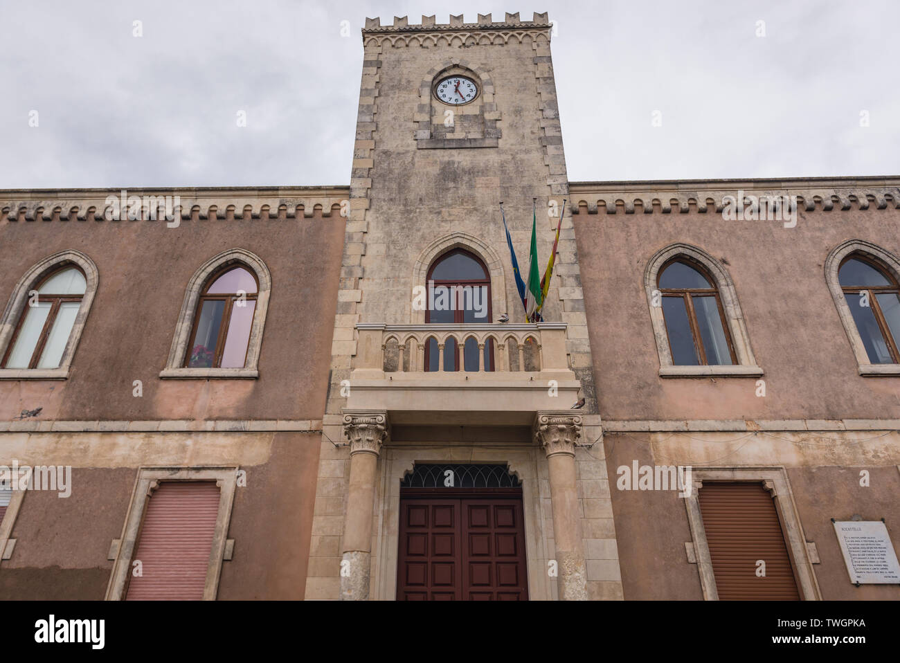 Municipio di Aci Castello comune nella città metropolitana di Catania sulla isola di Sicilia in Italia Foto Stock