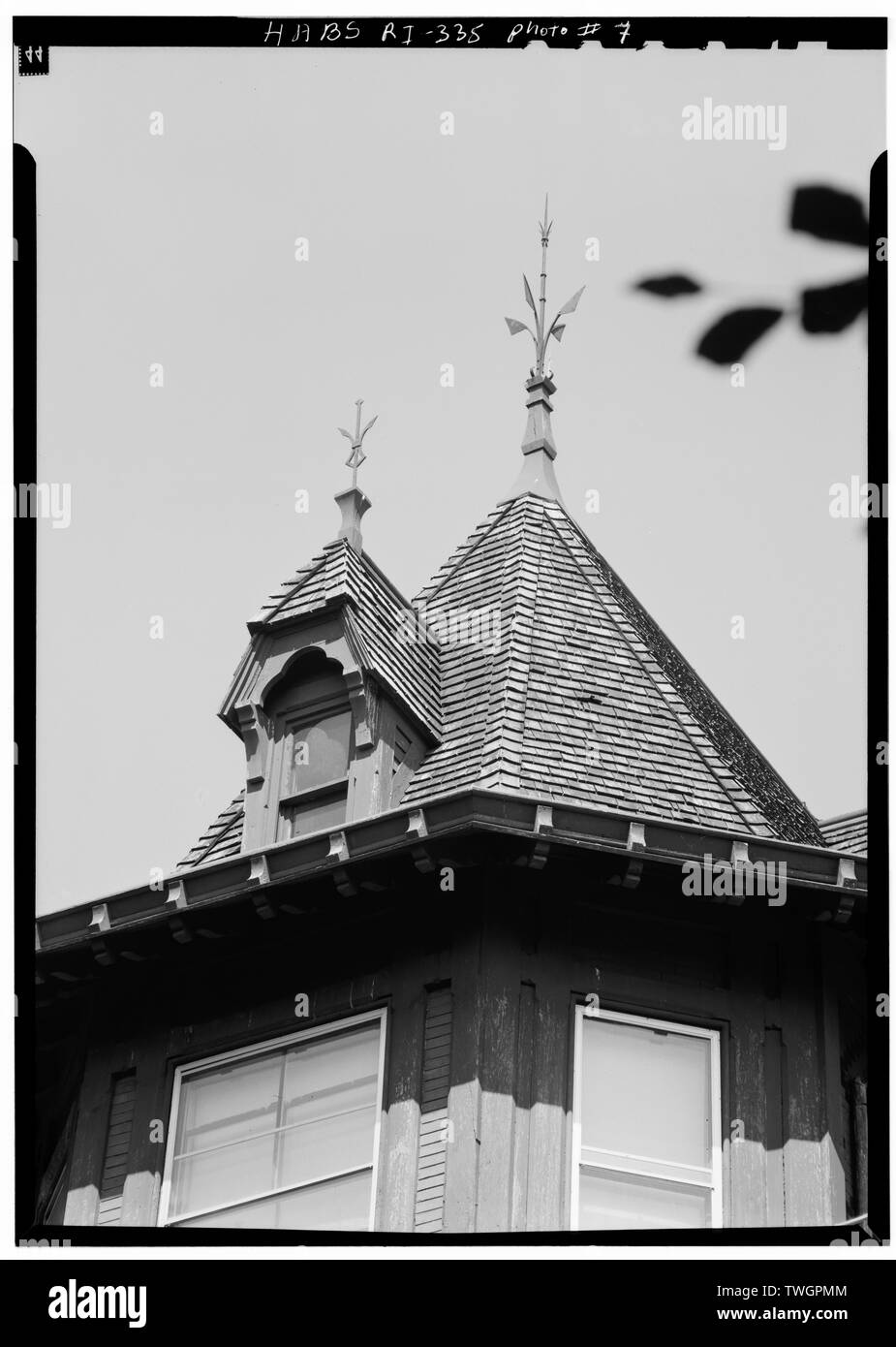 Tetto e sopra DORMER finestra di baia del fianco sud - Linden Gate, vecchio Beach Road, Newport, Newport County, RI; Hunt, Richard Morris Foto Stock