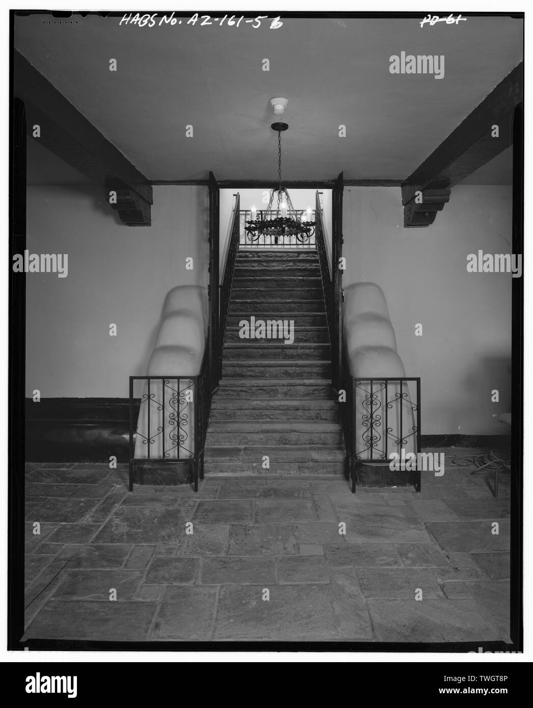 Sala 13, toccare CAMERA, scale, guardando verso sud - Painted Desert Inn, Navajo, Apache County, AZ Foto Stock